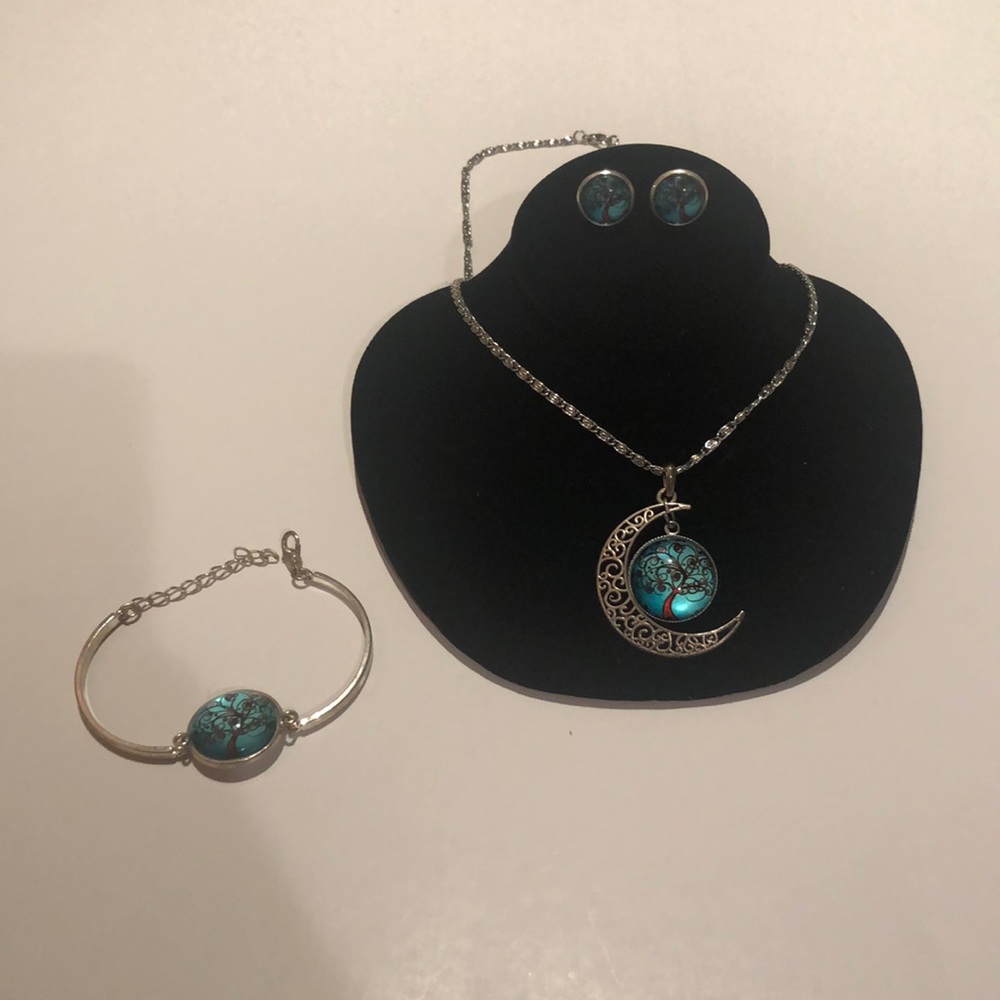 See All Pics Fir All Incuded  Necklace, Bracelet, and Earring Set
